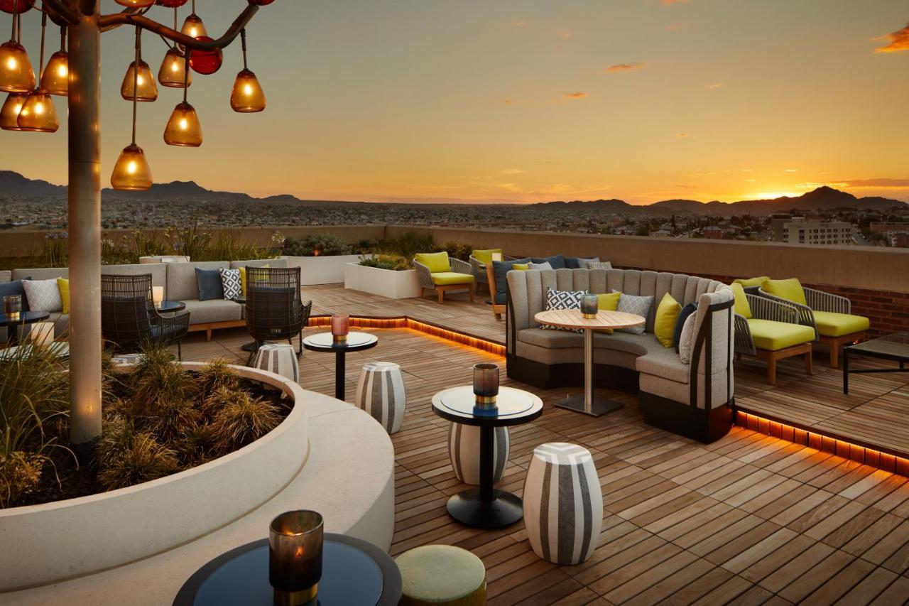 The Plaza Hotel Pioneer Park El Paso Zewnętrze zdjęcie The rooftop lounge at the Hilton Scottsdale Resort and Villas